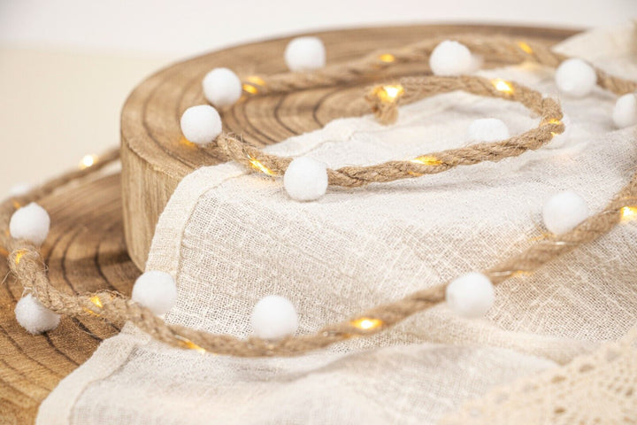 20 LED Hemp Rope Fairy String Light displayed on a wooden table